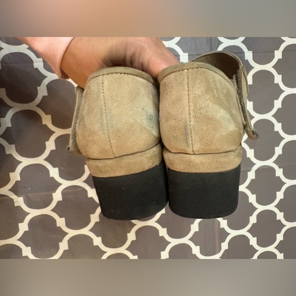 L'Amour Des Pieds Amadour Mary Jane platform Velcro sandal in taupe suede - Picture 5 of 9